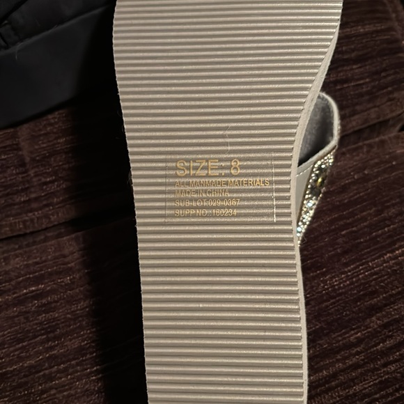 NWOT Mixit gray flip flops sz 8 New - Picture 3 of 4